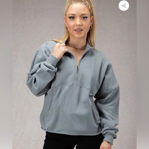 YoungLA Women’s Pullover Large